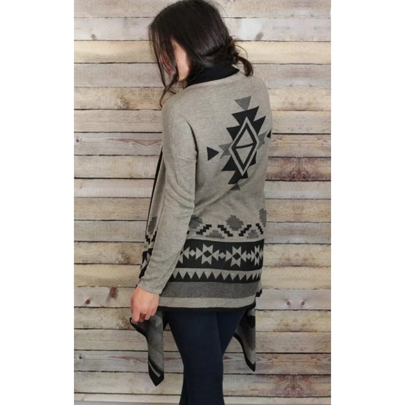 Contrast collar aztec print cardigan - Picture 2 of 5